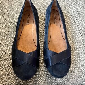 Vionic Maria Navy Suede Ballet Flats - Crossover
Design Size 7.5 wide